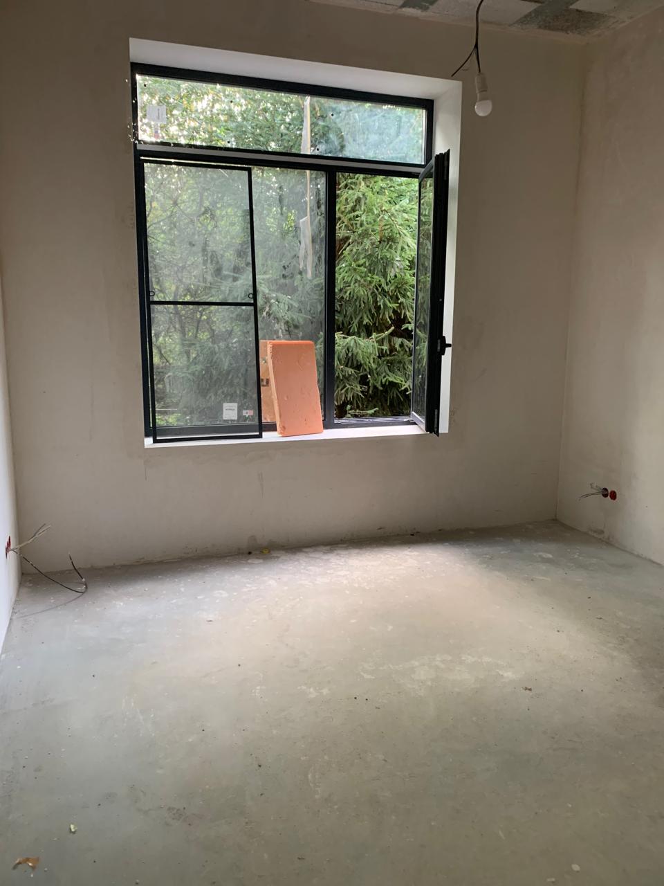 Комната с окном